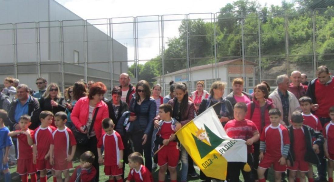 Кметът Мелемов награди малчуганите от детските градини, които участваха във футболен турнир