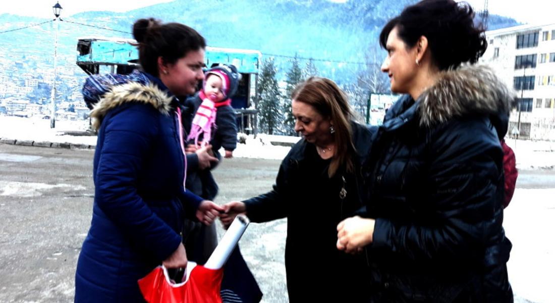 Жените и младежите от структурите на ГЕРБ дариха социално слаби семейства в Смолян