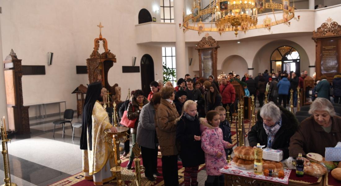 Архимандрит Висарион честити на всички   Рождество Христово в храм „Св. Висарион Смоленски“