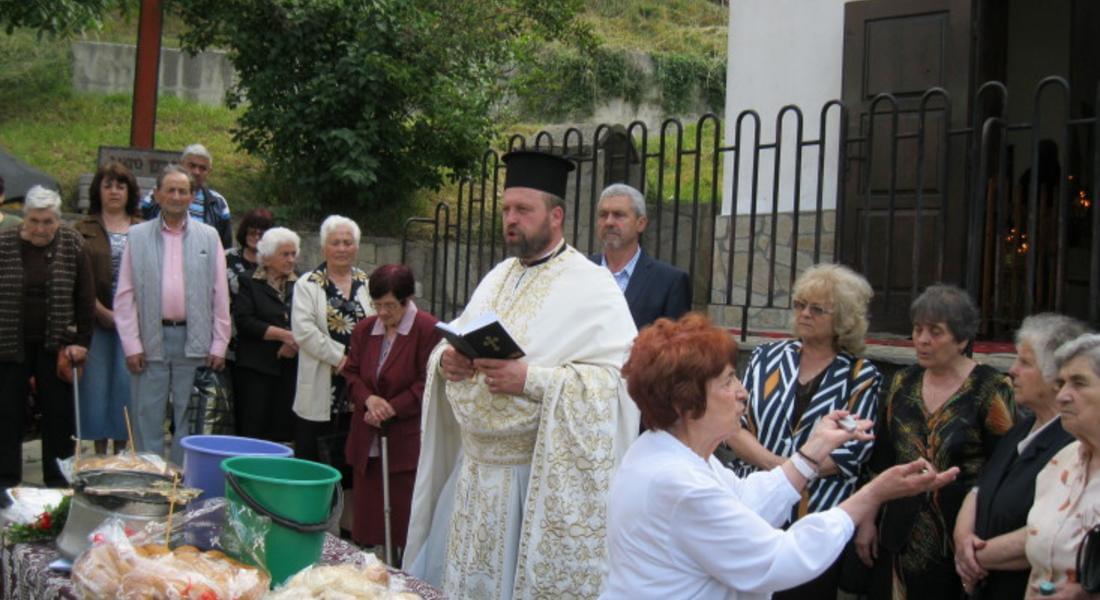  В Райково бяха почетени Вси български светии със св. Литургия и с водосвет за здраве и спасение