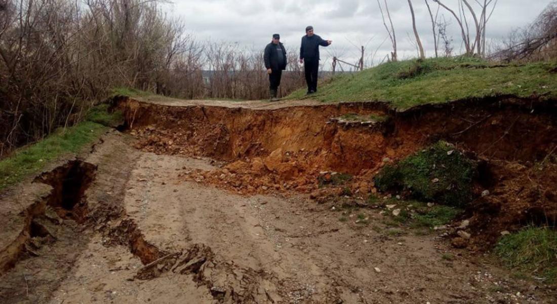 Строежът на пътя Орешец - Влахово, който заобикаля срутището край Смолян, ще отнеме 10-ина дни
