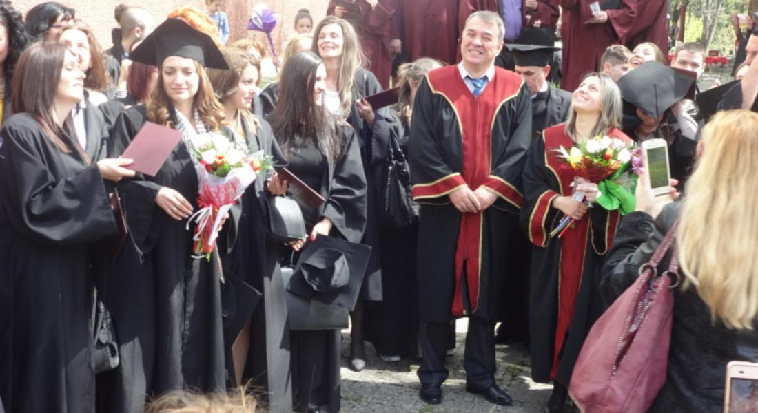 161 бакалаври и магистри получиха дипломите си в ПУ„Паисий Хилендарски”