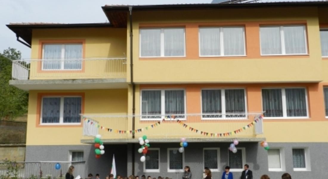 Кметът на Мадан откри обновената целодневна детска градина