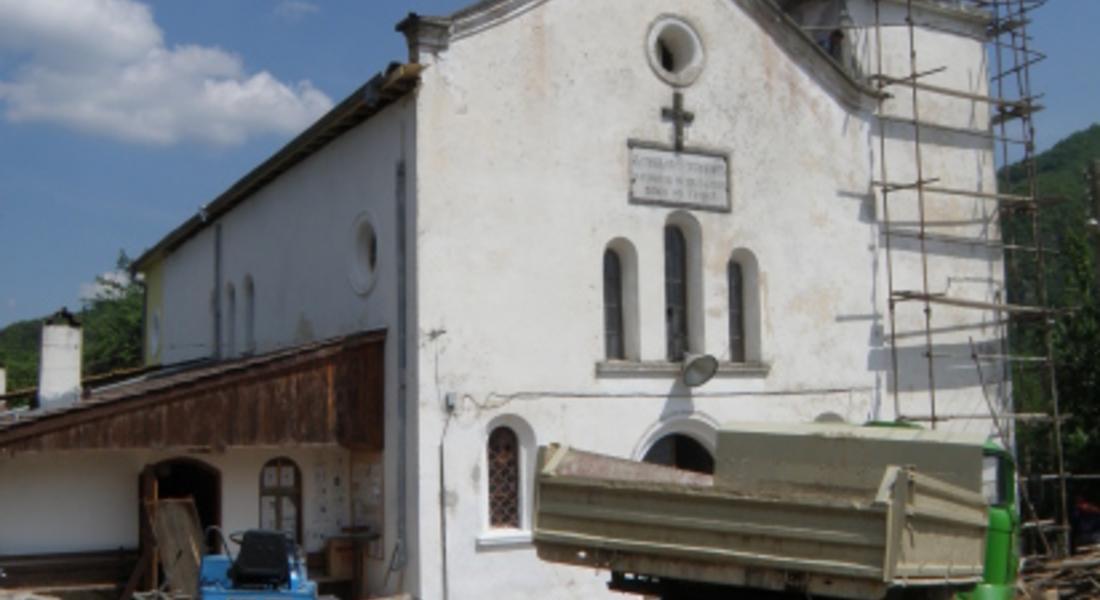 Ремонтират църквата в Средногорци с парите, пратени от премиера