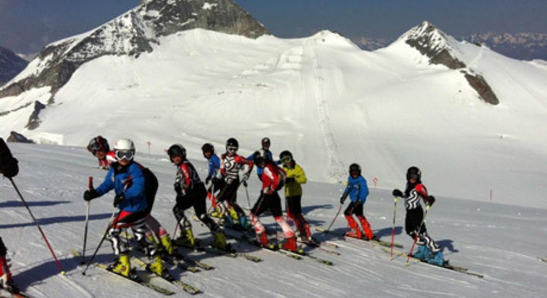 Никола Семерджиев от Смолян на подготовка с националния отбор по ски в Австрия