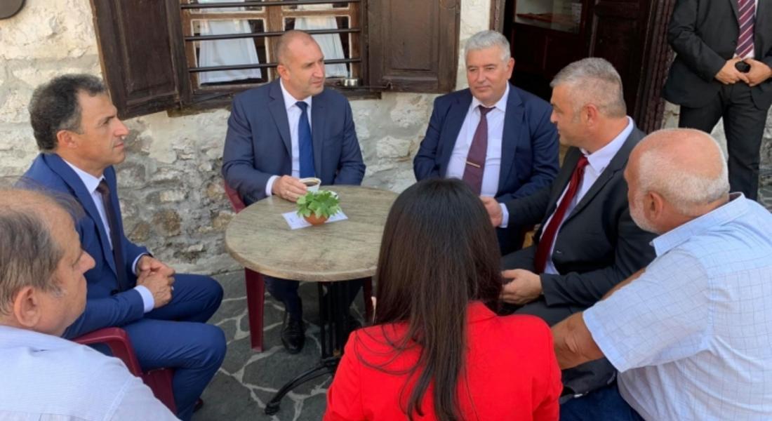 Темата за подобряване на свързаността с Гърция бе поставена по време на среща на държавния глава в Златоград