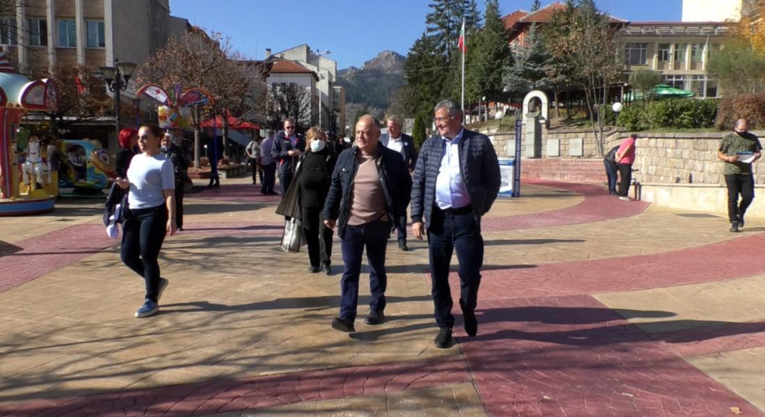 Съпредседателят на „Демократична България” ген. Атанас Атанасов и водачът на листата  Зарко Маринов се срещнаха с избиратели и симпатизанти в пет смолянски общини