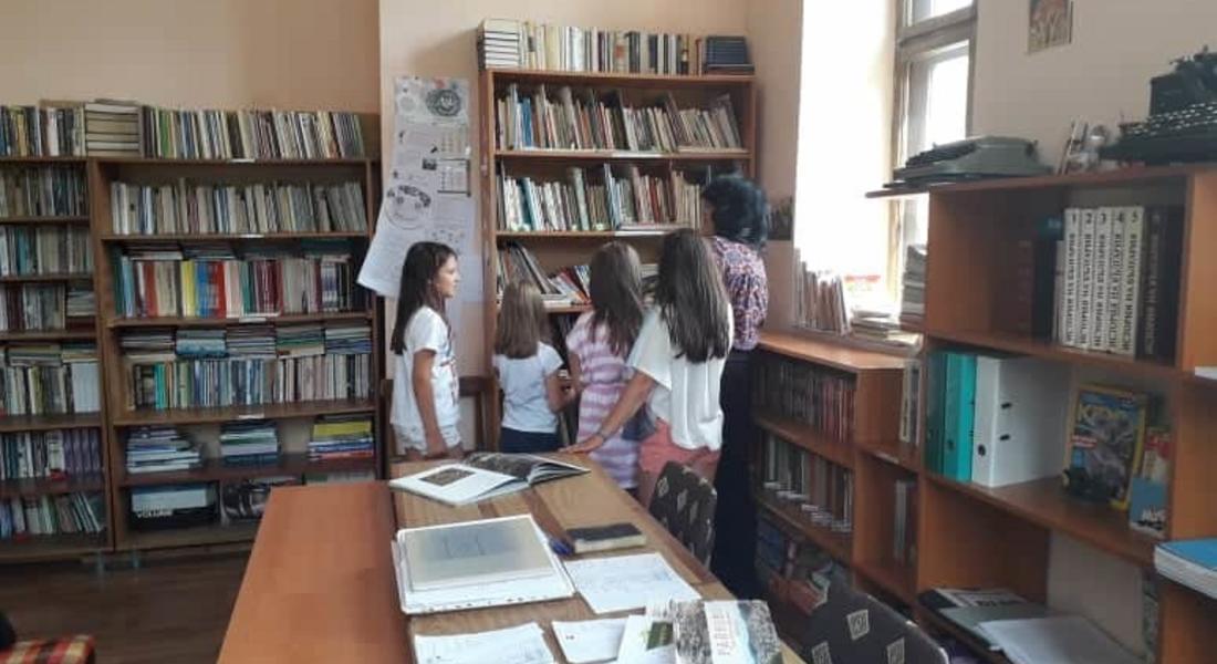 Любомира Чаталбашева/библиотекар/: „Децата обичат да четат“
