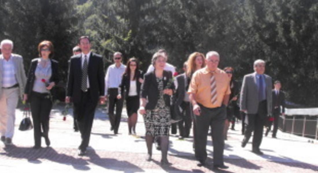 Дора Янкова и кандидатите за общински съветници от БСП почетоха големия християнски празник Петковден
