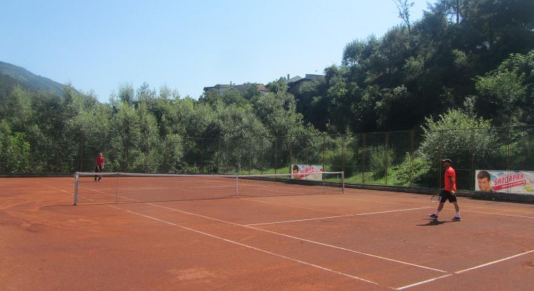 Първият турнир по тенис на корт за аматьори  започна  днес в Смолян