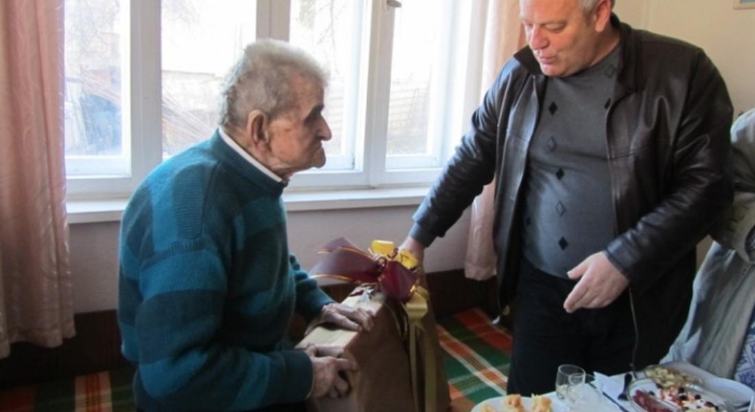 Кметът Николай Мелемов поздрави с рождения ден Тома Чолаков, който навърши днес 100 години