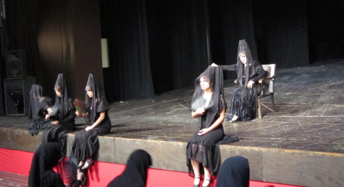 Пред стотици зрители театрална школа „Юлия Огнянова“ представи една от най-силните си пиеси