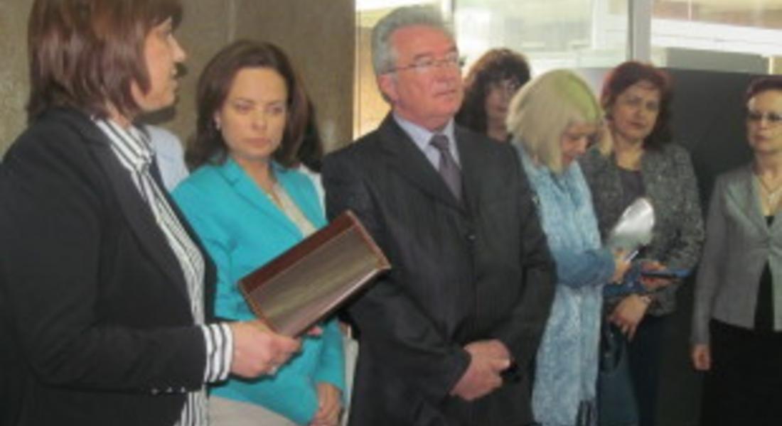 Девин даде рамо на министър Андреева