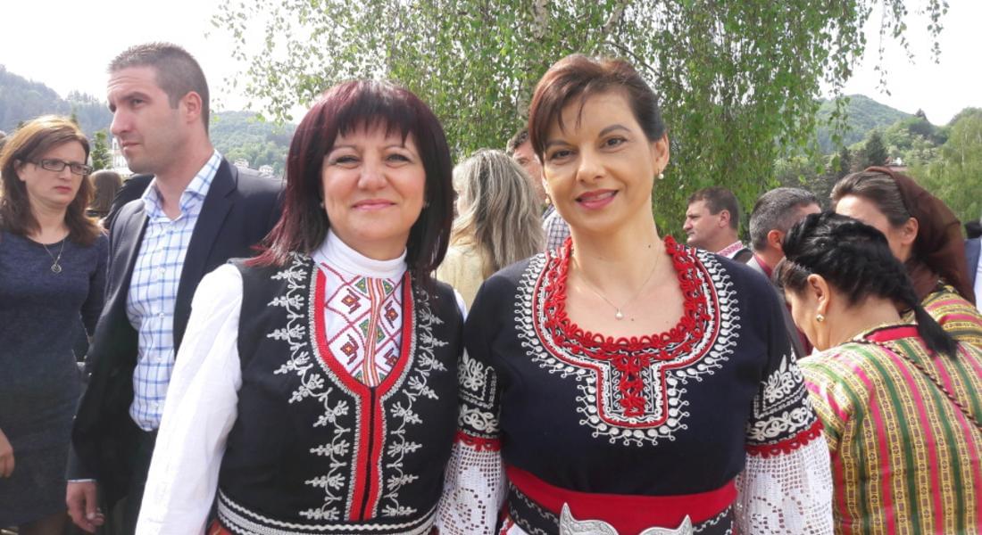 Караянчева на празника в Златоград: Да вземем от силата на Родопите и да бъдем единни