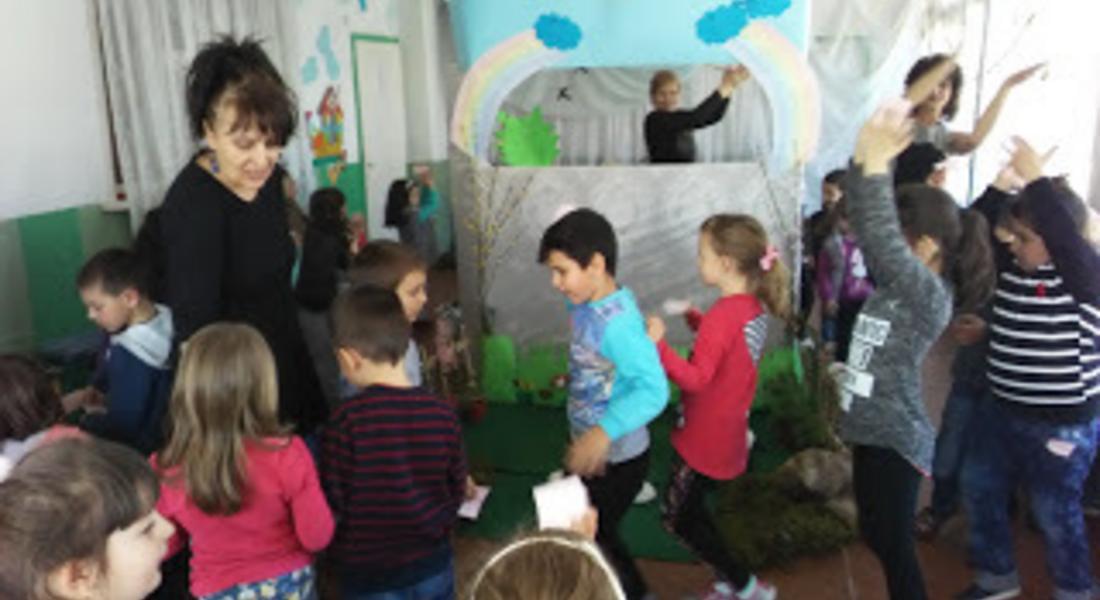 С куклен театър представят здравни теми на децата в детската градина в Змейца