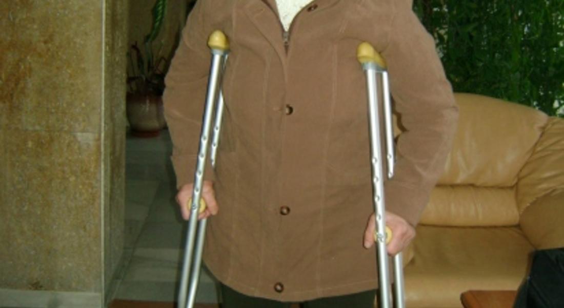 Пациентка проходи след първата операция от остеотомия в МБАЛ Смолян