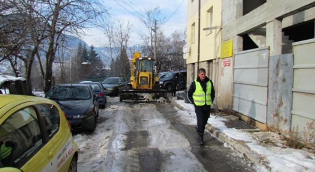 Със съдействие на полицията почистиха улица „Студентска” в Смолян