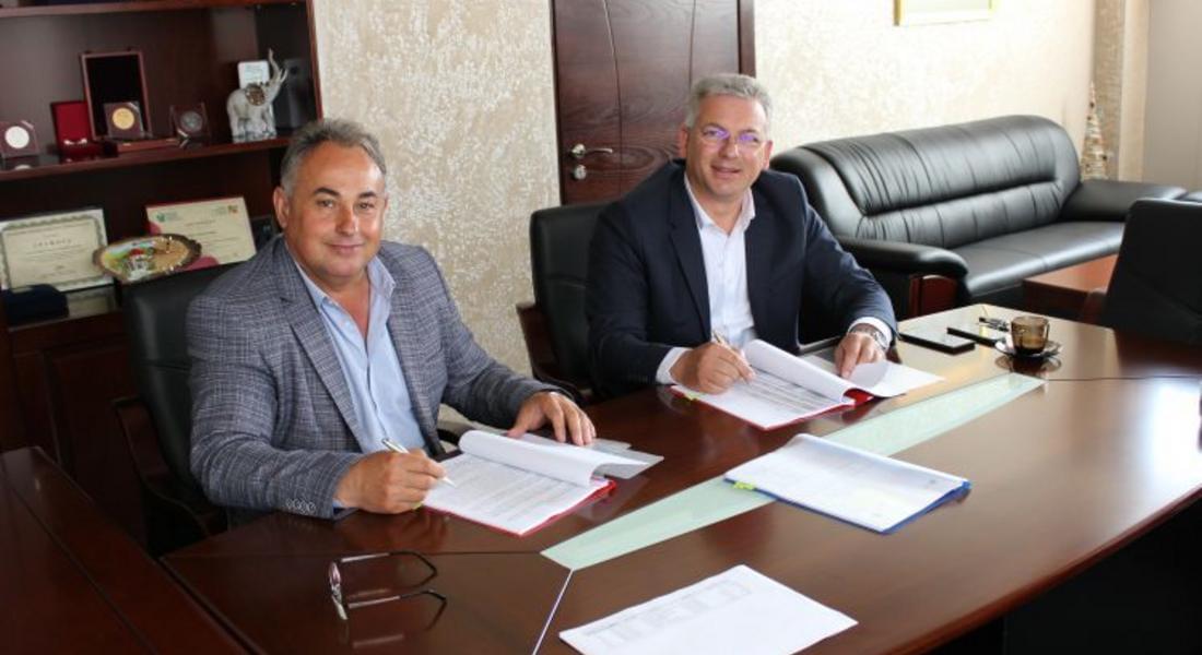Проект за 400 хил. лева подписа кметът на Доспат – в три села ще се изграждат спортни площадки