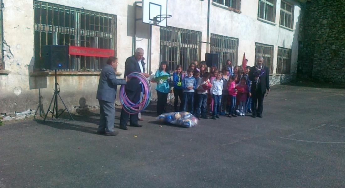 Училището в село Средец получи оборудването, обещано от вицепремиера Цветан Цветанов