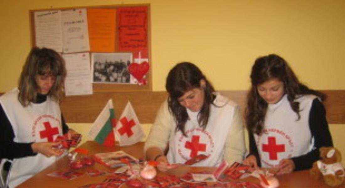 Млади червеноскръстци ще раздават балони за Световния ден за борба срещу СПИН