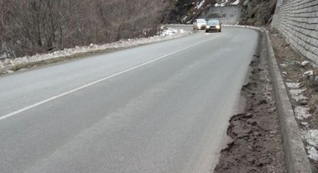 Пътят Асеновград - Чепеларе е в режим "движение по време на строителство"