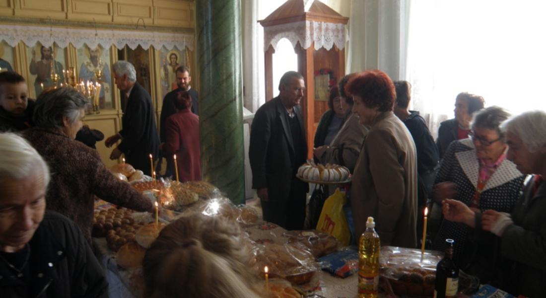  Депутатът от ГЕРБ д-р Даниела Дариткова се помоли в църквата „Св. Димитър“ 