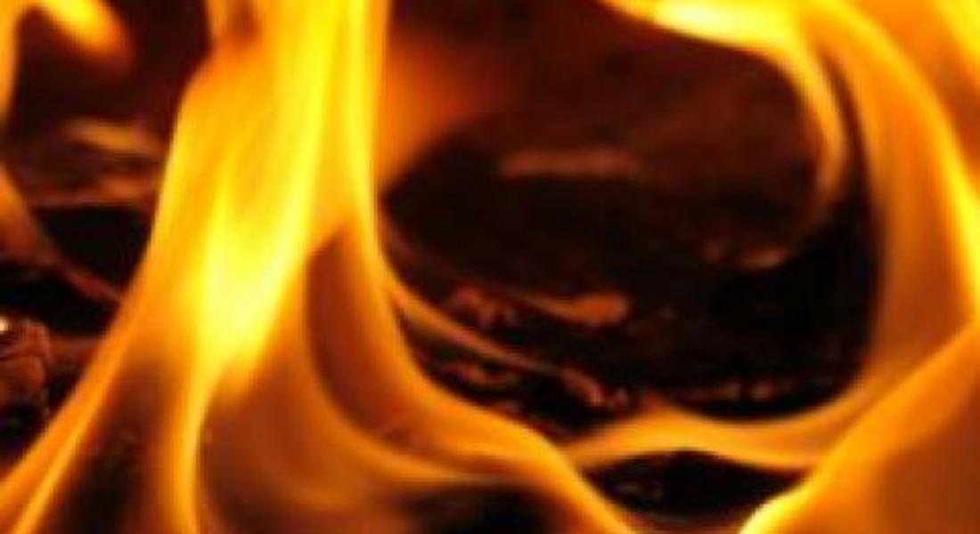 Незагасена пепел подпали контейнер в Смолян