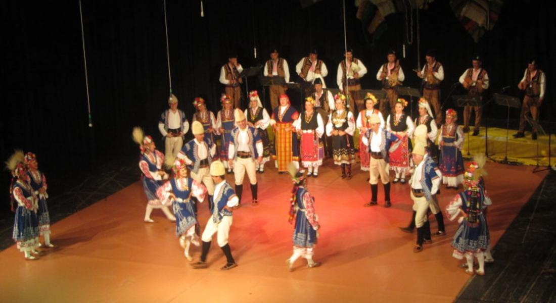  Фолклорен ансамбъл „Родопа” покори публиката с премиерния концерт „Фолклорните багри на България“