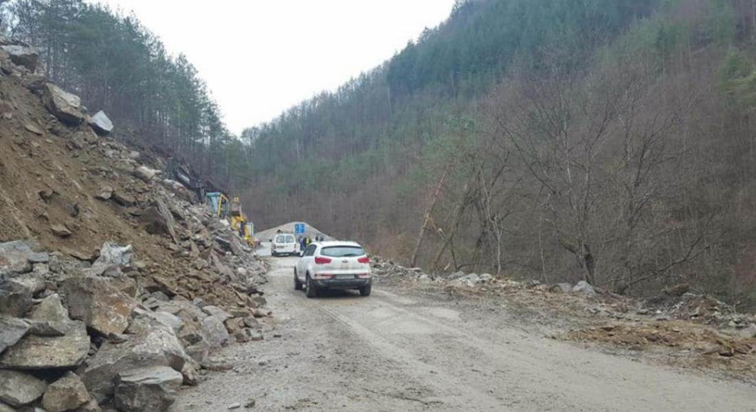 Зам.-областният управител: Пътя Смолян-Средногорци остава затворен до обяд на 9 март 
