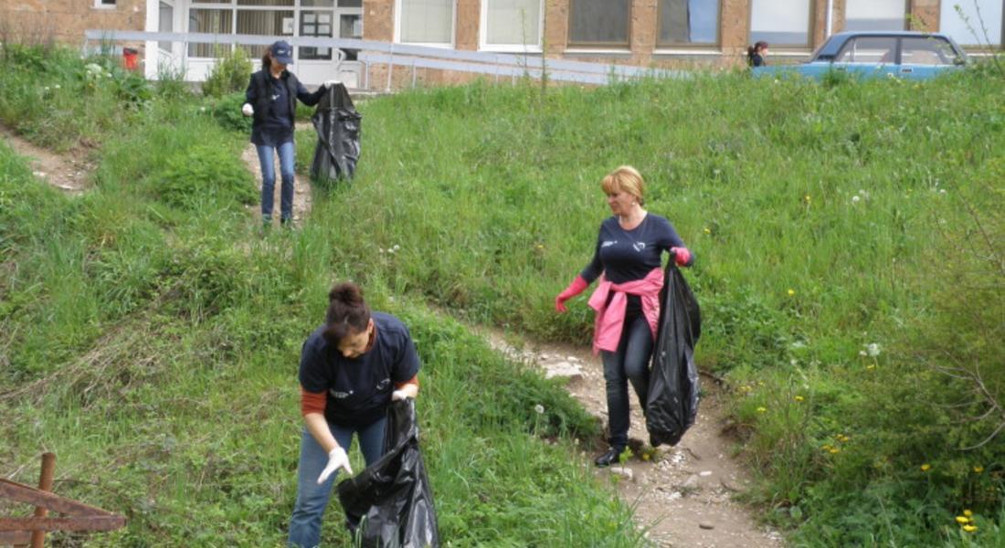  Дамите и младежите на ГЕРБ в Смолян се включиха в голямото почистване 