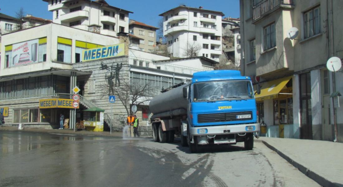 Над 2000 кубика вода измиха главните улици на Смолян, Чепеларе и Мадан