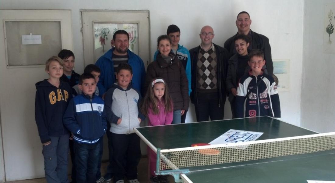 Младежката организация на ГЕРБ в Смолян подари тенис маса на село Река