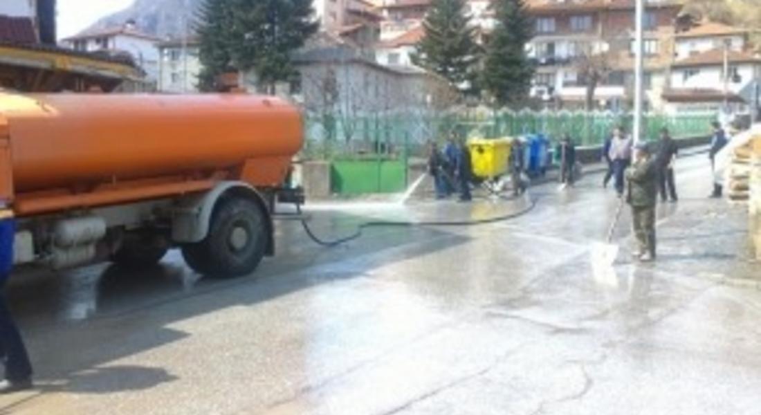 Почистващата фирма в Смолян в готовност за пролетното измиване на града
