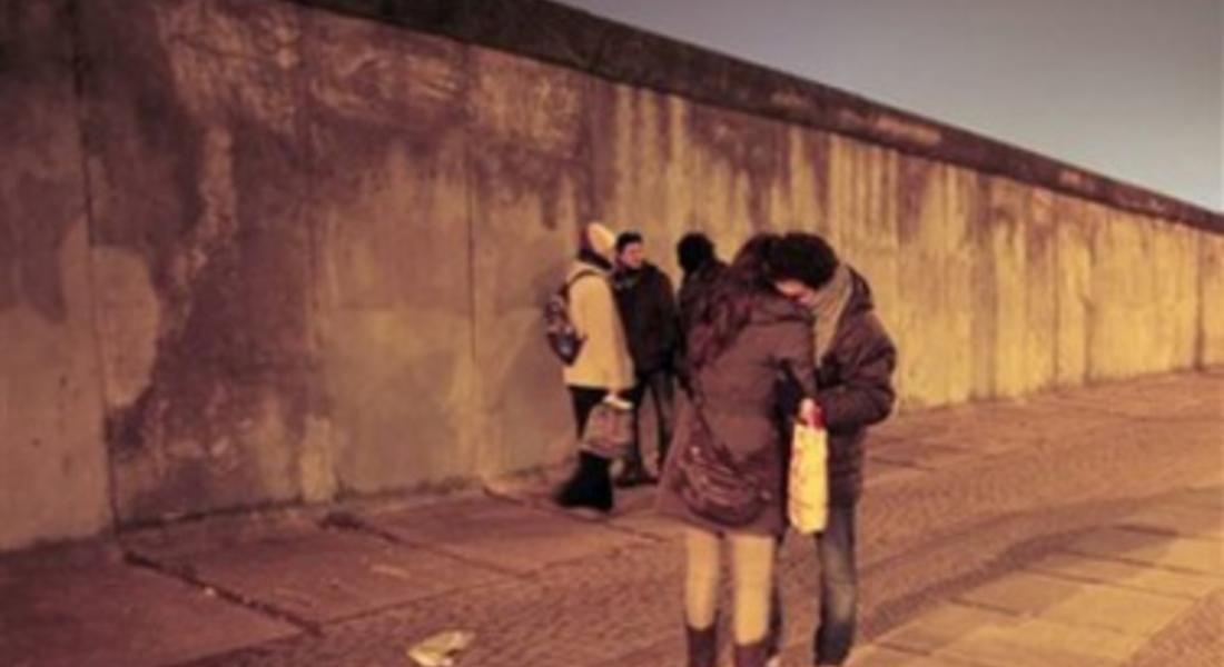 Берлинчани отбелязват падането на Стената