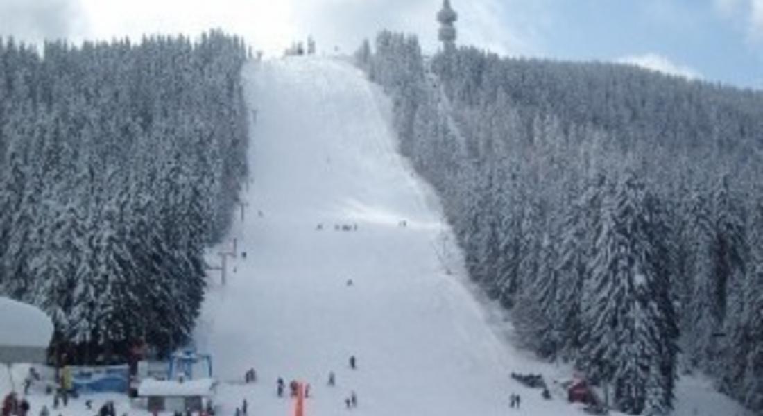 230 см е снежната покривка на връх Снежанка в курорта Пампорово