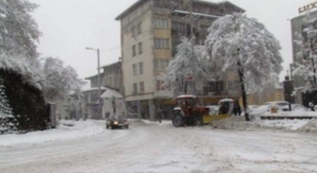 Нови снеговалежи и застудяване се очаква днес в Смолянско