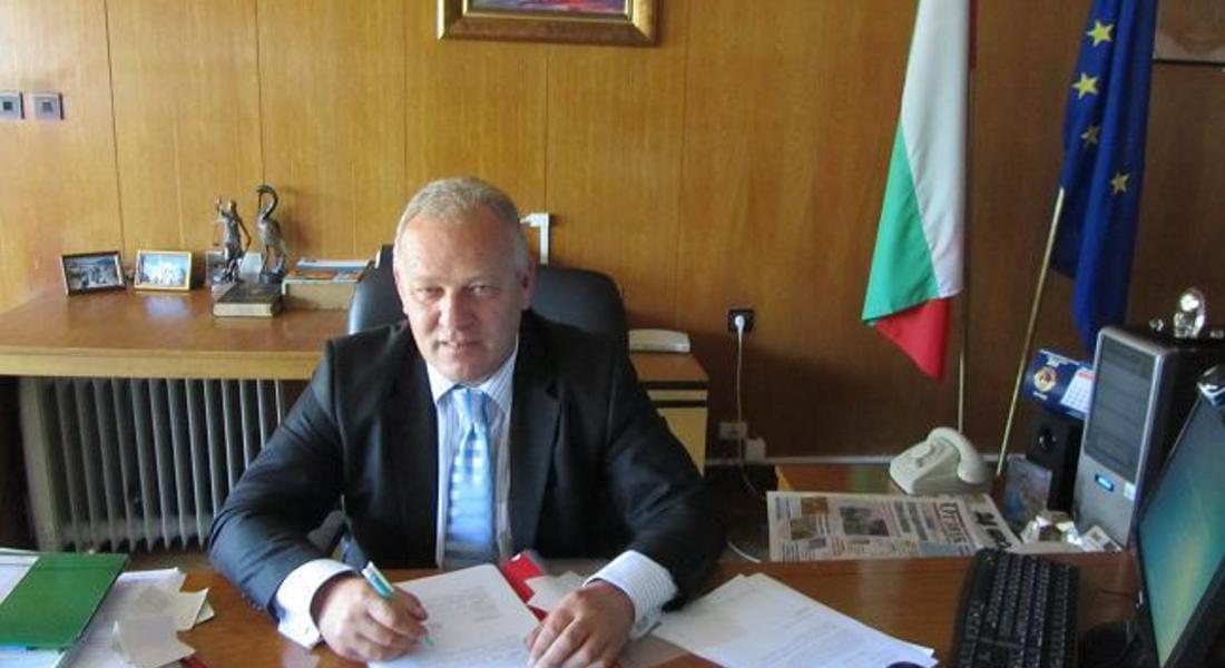 Кметът Николай Мелемов подписа договор за саниране сградата на Общината по фонд „Козлодуй”