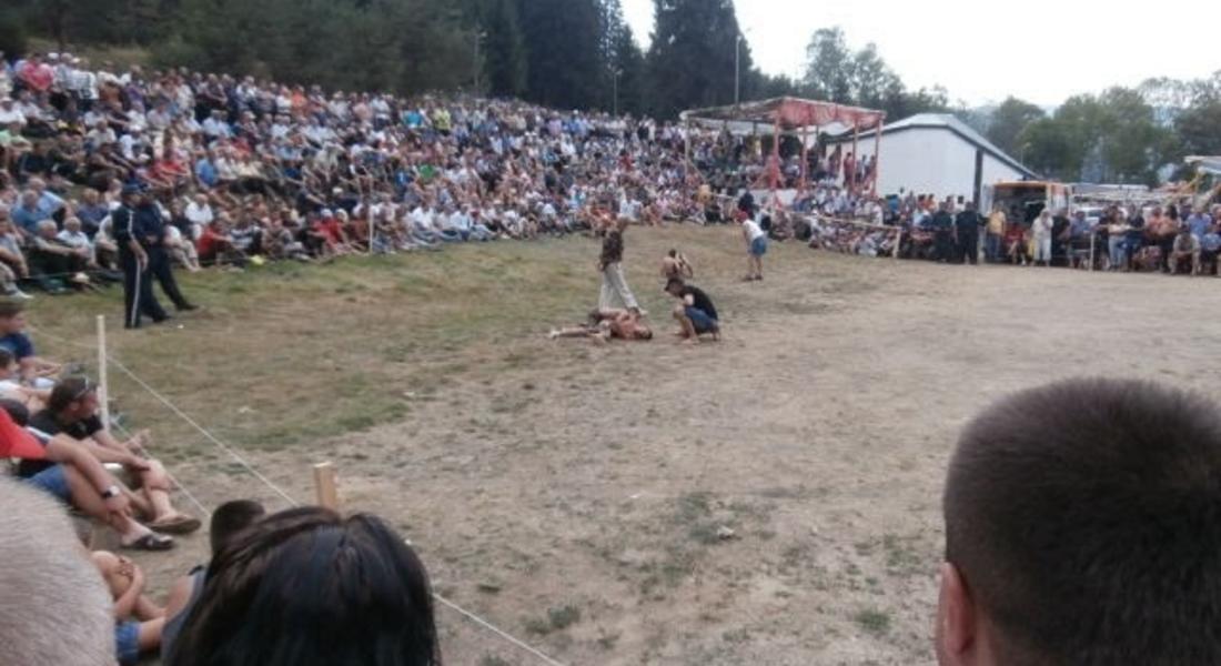 100 души се състезават в Доспат в неделя на Традиционните народни борби