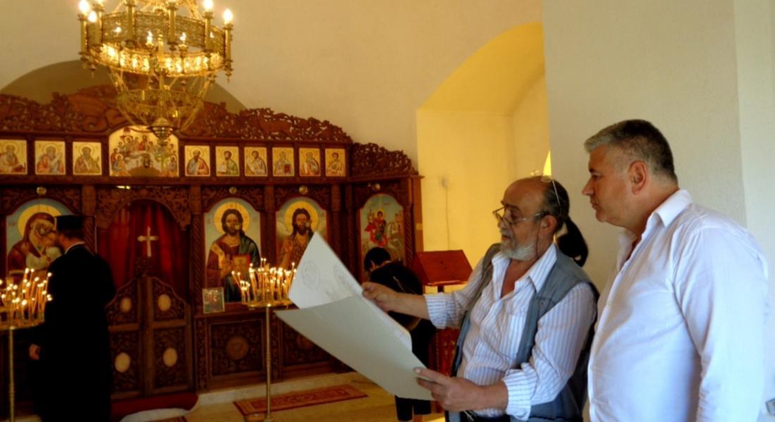 Стефан Сабрутев направи първа вноска за изографисване на параклиса над Райково