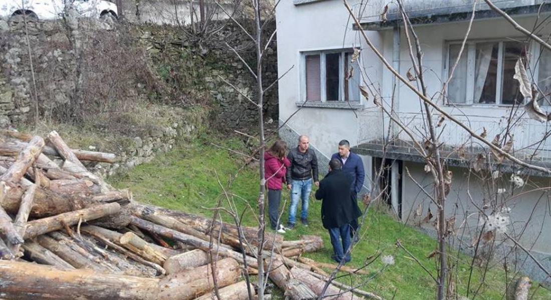 Пожар изпепели дома на семейство от неделинското село Средец