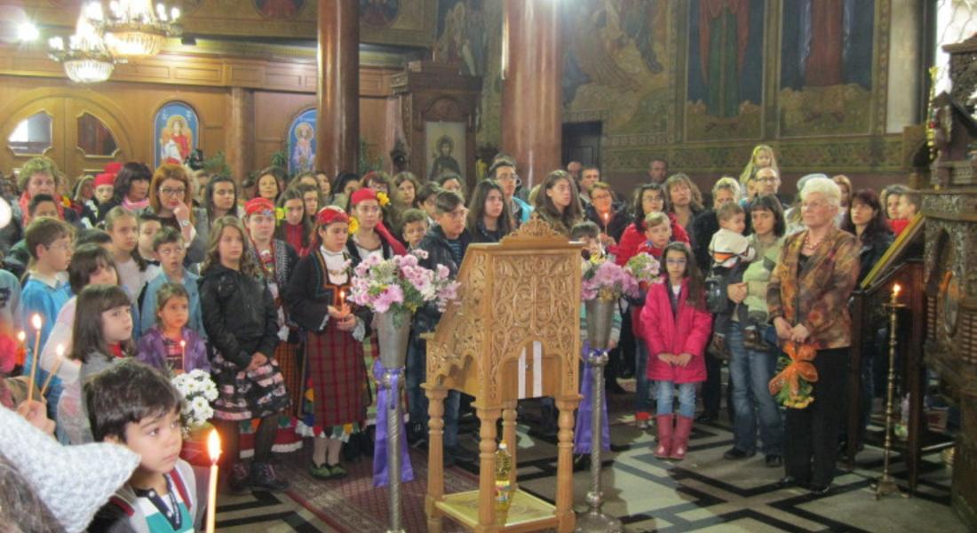  Пловдивска св. митрополия награди 8 смолянски деца  в навечерието на празника Въведение Богородично