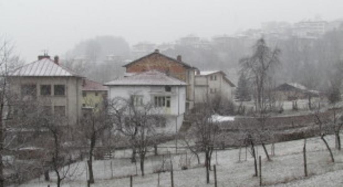 Мокър сняг вали на територията на общините Смолян и Чепеларе