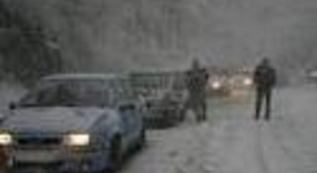 Обстановката в област Смолян е усложнена заради обилен снеговалеж