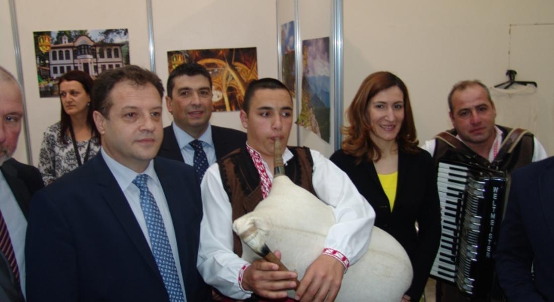 Недялко Славов подкрепи участниците от област Смолян в Международното изложение „Културен туризъм”