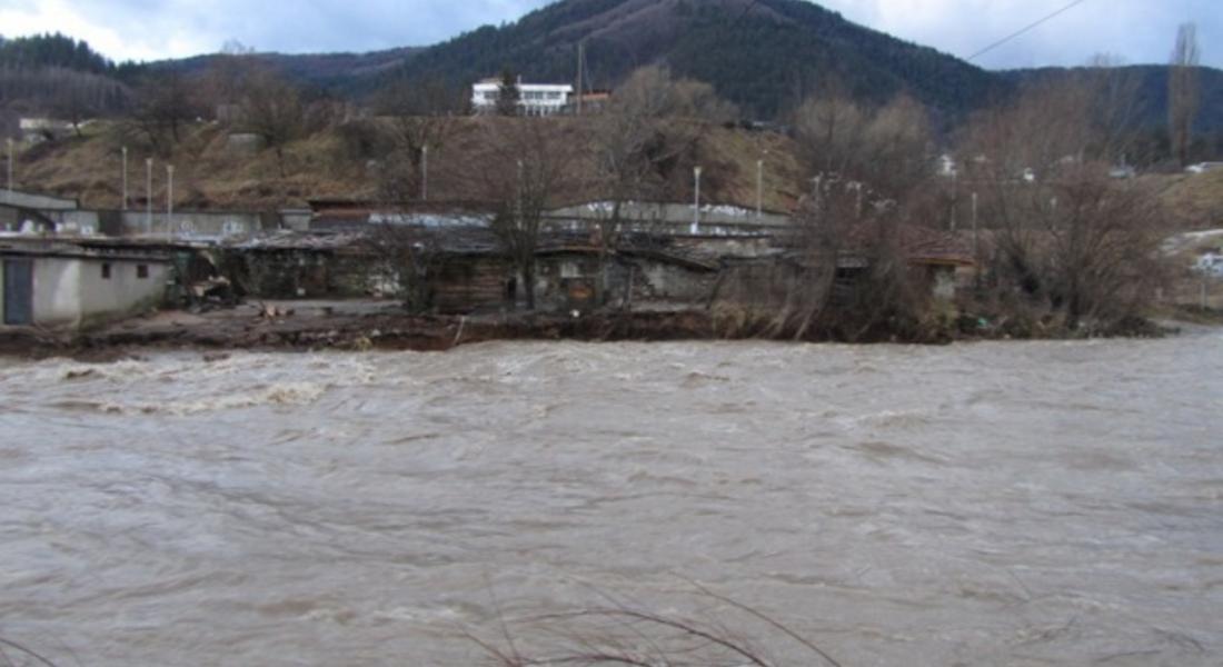 Предупреждават за повишаване на нивата на водите и речните корита в Смолянско