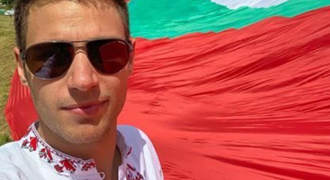 Родни спортни звезди разпънаха 320-метрово българско знаме на Рожен