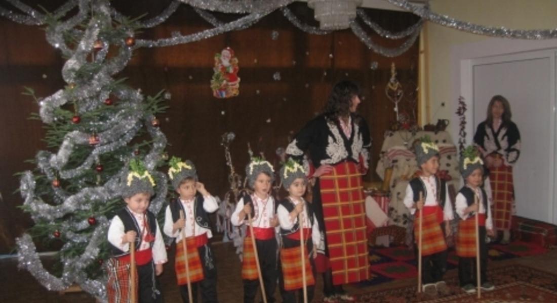 Деца от детска градина в Мадан пресъздадоха обичая "Коледуване"