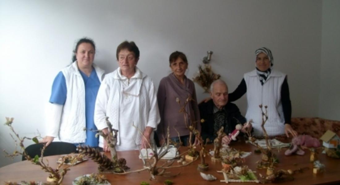 В " Дневен център за стари хора" в Мадан подредиха изложба