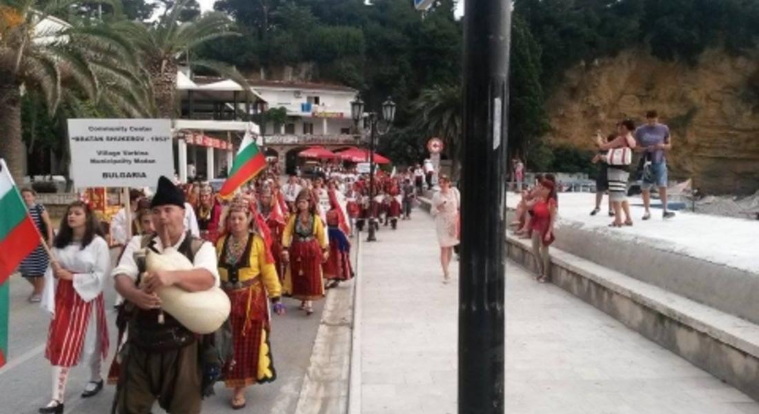 Самодейци от Върбина дефилираха с автентични носии в Черна гора