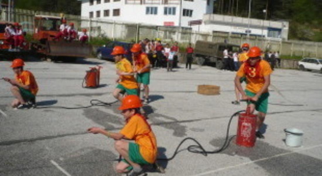 Ученици мерят сили в състезание “Защита при бедствия, пожари и извънредни ситуации” 